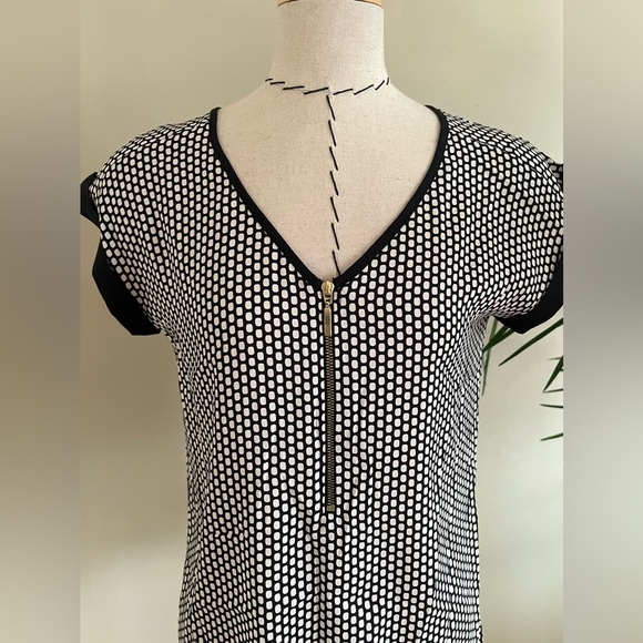Express Geometric Print Black & White Zip Front Top – XS - Picture 8 of 14